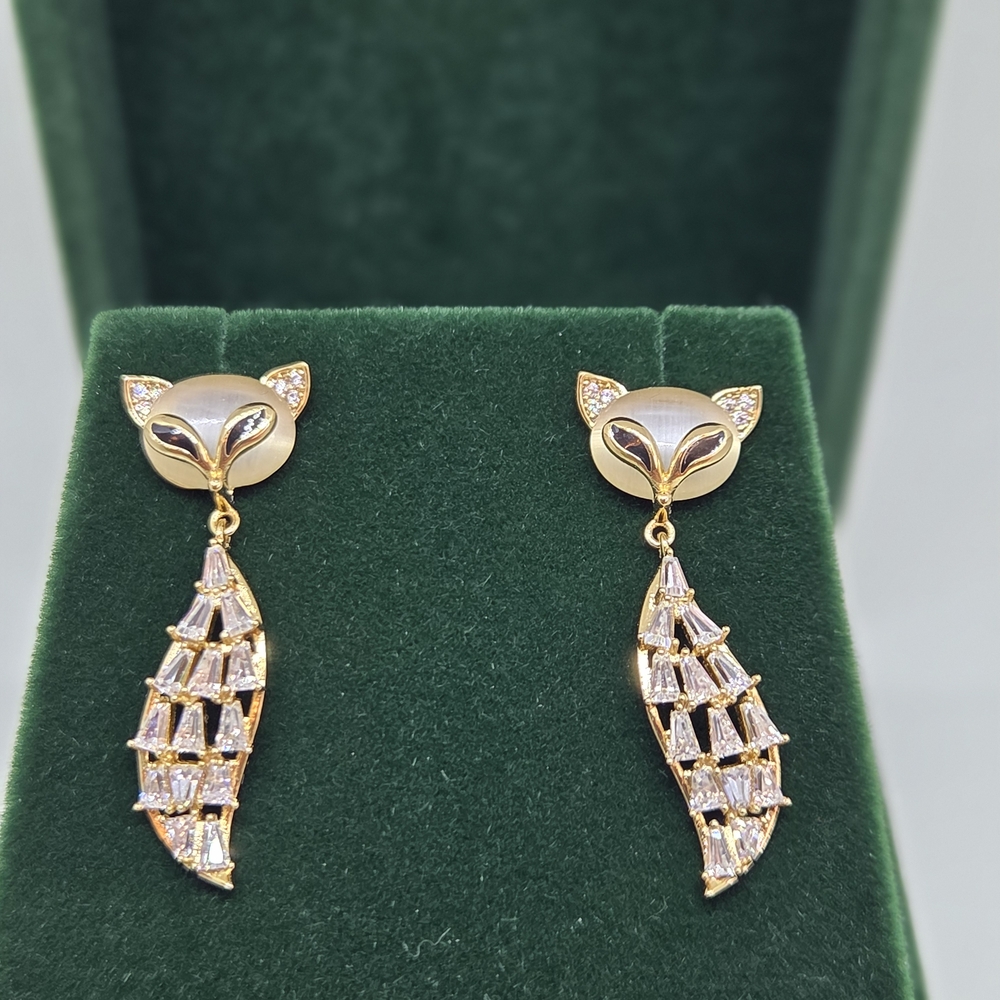 Chic Gold Fox Earrings